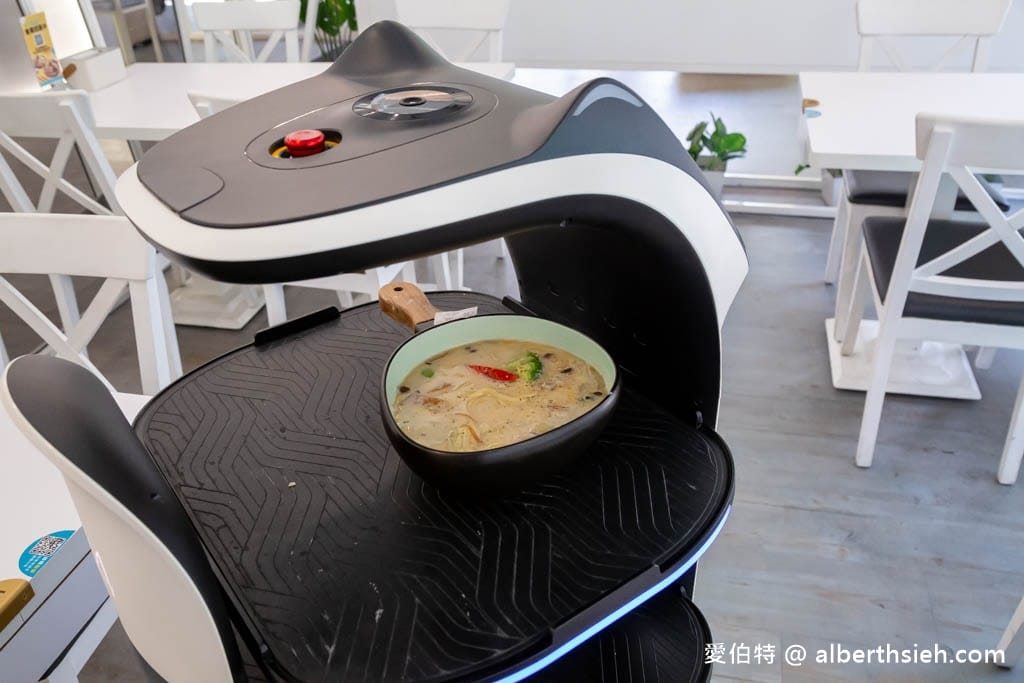 nu LIFE．苗栗竹南美食（餐點菜單，平價套餐CP值高，超療癒貓咪機器人送餐，自助飲品喝到飽）