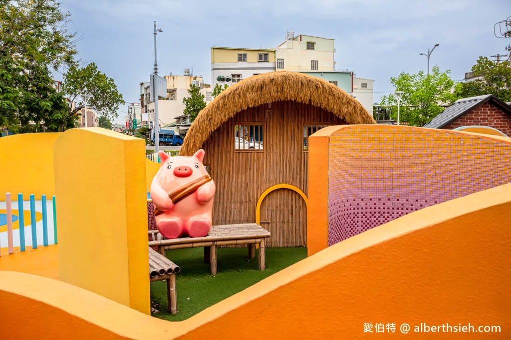 高雄蓮池潭兒童公園（溜索沙坑攀爬網三隻小豬）