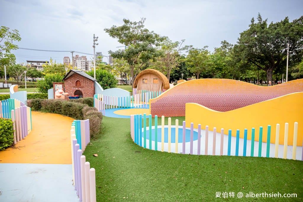 高雄蓮池潭兒童公園（溜索沙坑攀爬網三隻小豬）