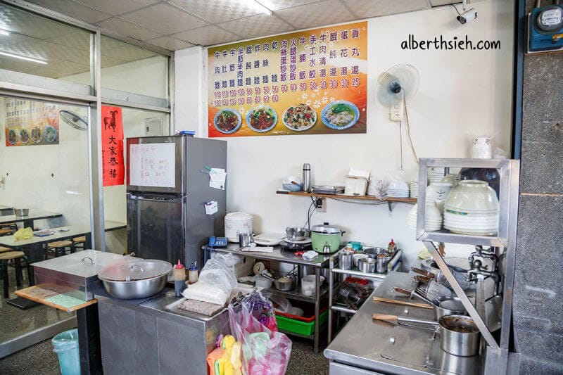 桃園明山牛肉麵｜在地30年的老店湯頭濃郁不死鹹