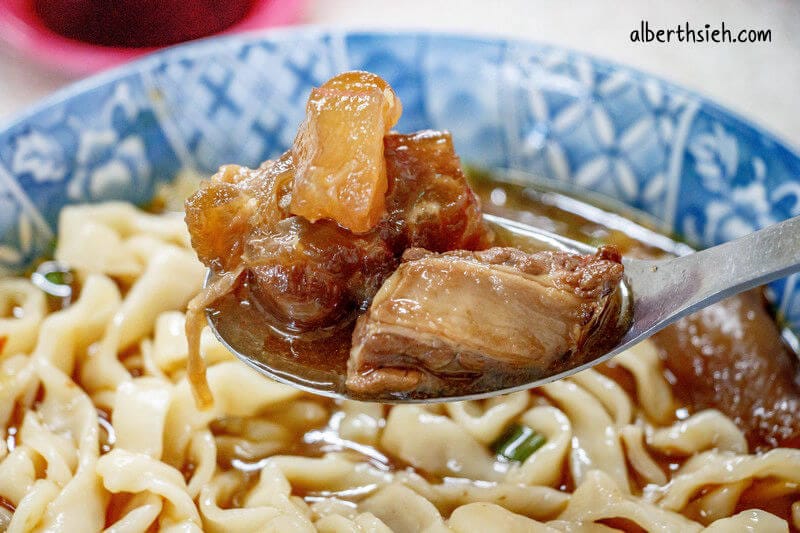 桃園明山牛肉麵｜在地30年的老店湯頭濃郁不死鹹