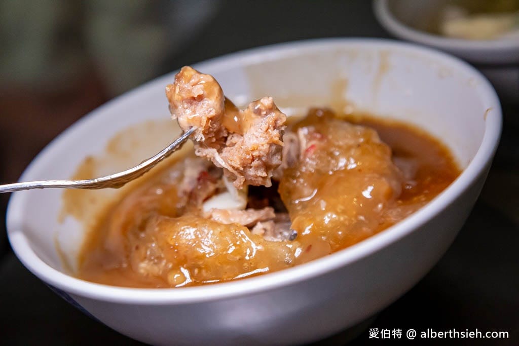 彰化阿三肉圓｜包著北海道干貝的外皮酥脆肉圓，肉圓節雙料冠軍