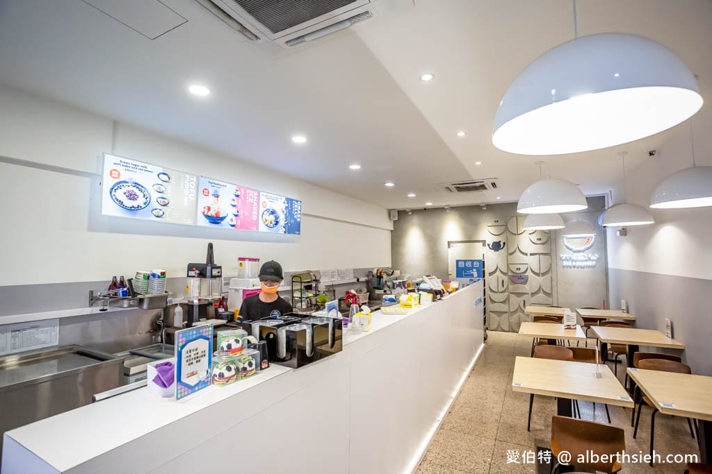 大碗公冰．甜品-新莊富國店（丹鳳捷運站附近嫩仙草冰大推！）