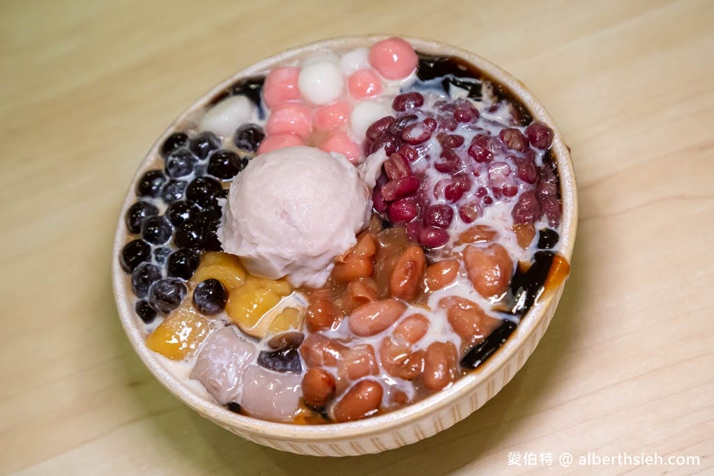 大碗公冰．甜品-新莊富國店（丹鳳捷運站附近嫩仙草冰大推！）