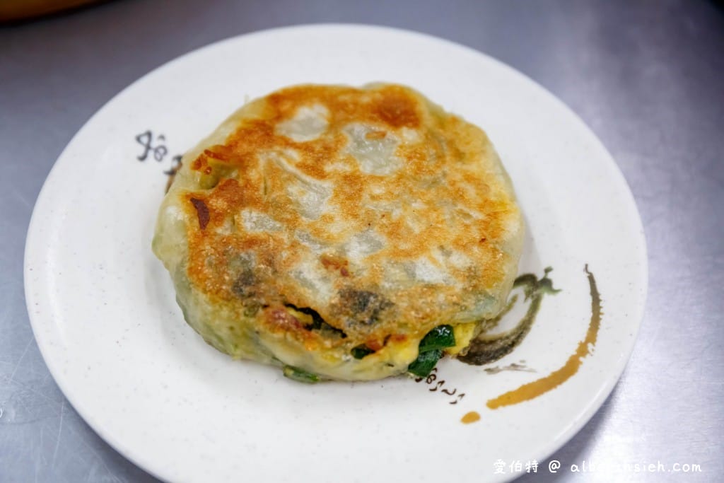 中壢早餐六一一豆漿店｜平民版鼎泰豐小籠包的封號，韭菜餅也推