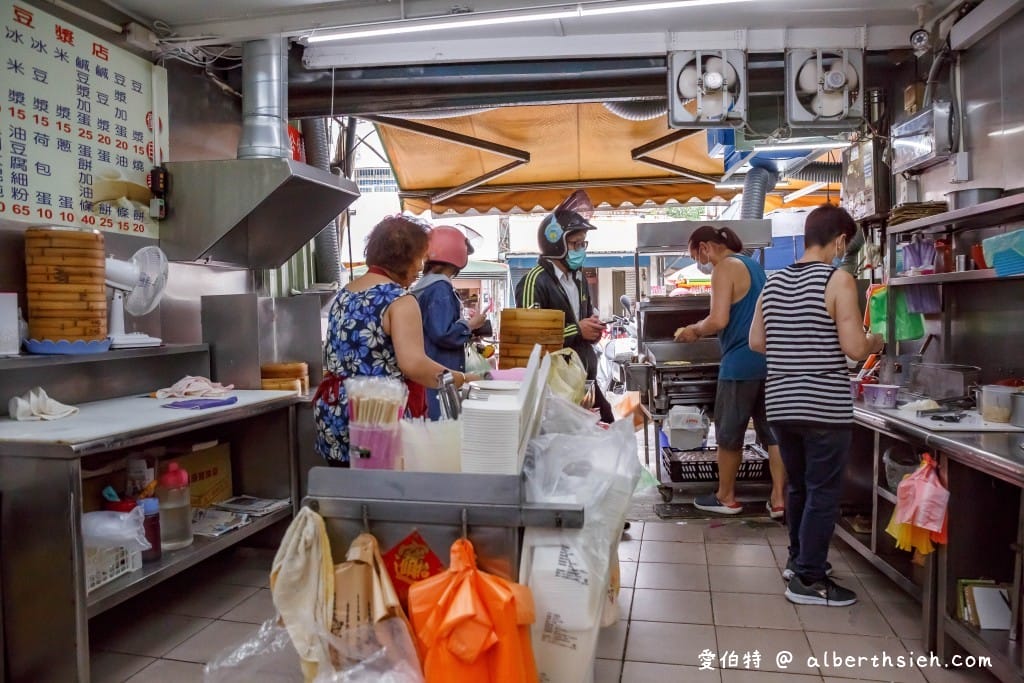 中壢早餐六一一豆漿店｜平民版鼎泰豐小籠包的封號，韭菜餅也推