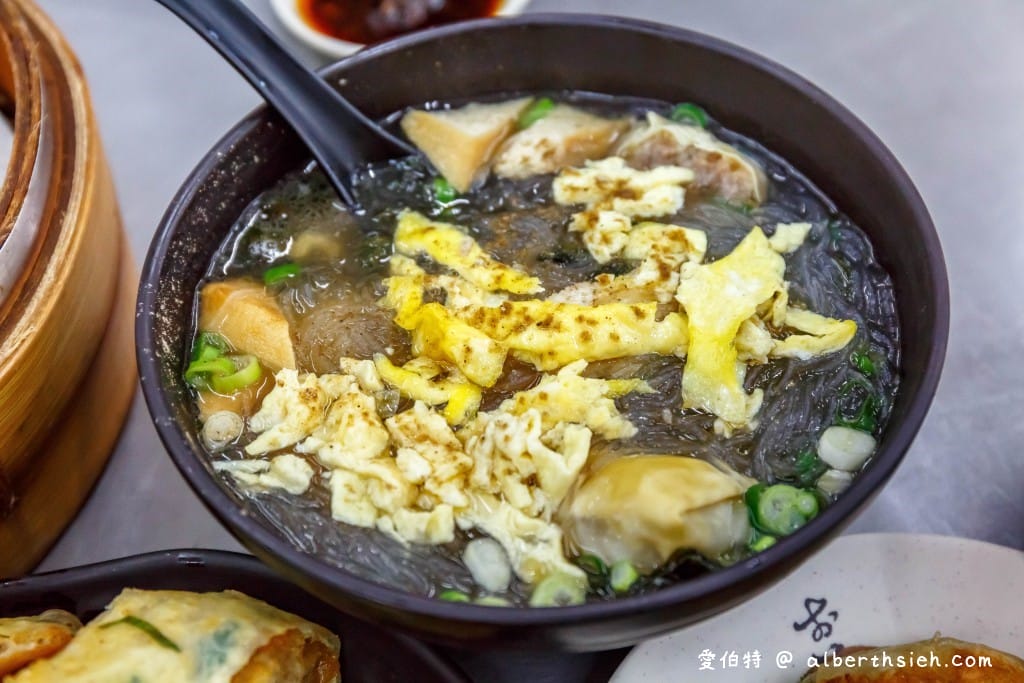 中壢早餐六一一豆漿店｜平民版鼎泰豐小籠包的封號，韭菜餅也推