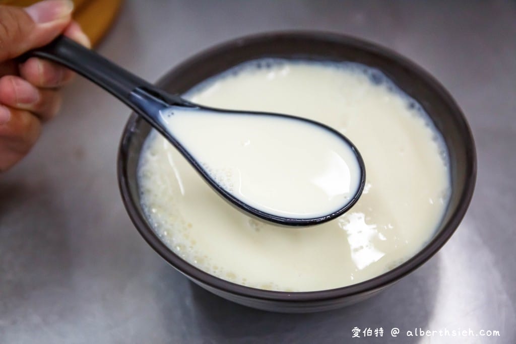 中壢早餐六一一豆漿店｜平民版鼎泰豐小籠包的封號，韭菜餅也推