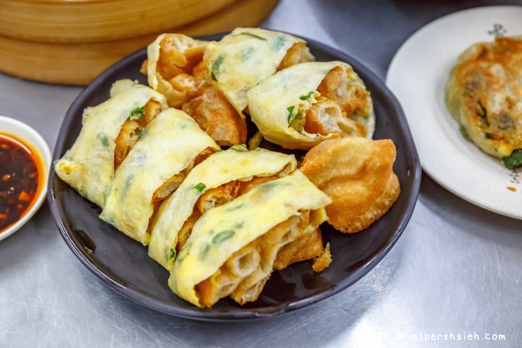中壢早餐六一一豆漿店｜平民版鼎泰豐小籠包的封號，韭菜餅也推