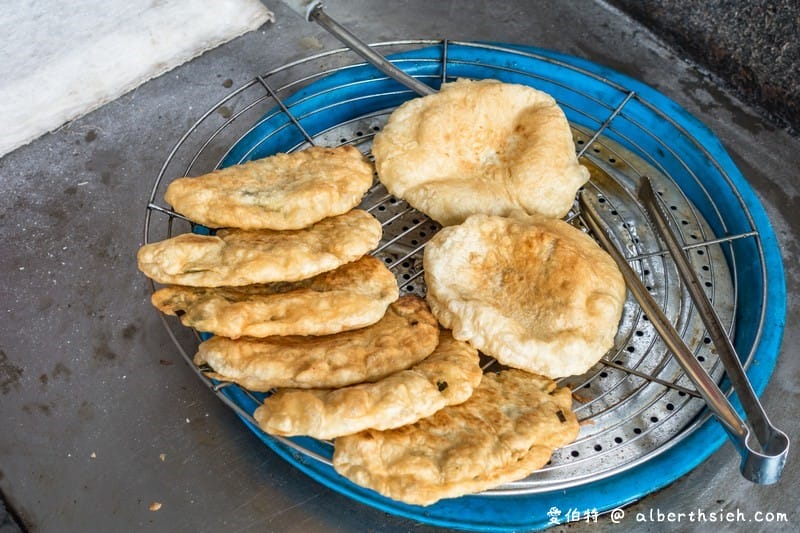 后里山東蔥油餅（韭菜盒，在地人狂推的懷舊銅板小美食）