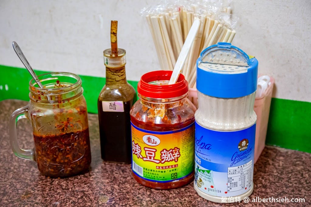 桃園龍潭市場餛飩｜麻醬香紅油抄手必點，在地人推薦隱藏版早午餐
