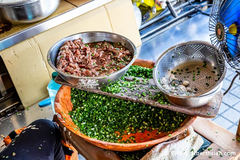 台中后里富炸粿蚵嗲(炸粿生分店)（現點現炸，薄脆外皮內餡飽滿）