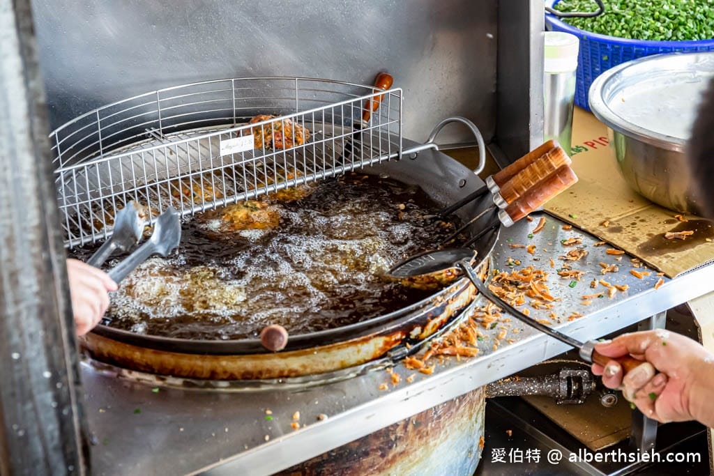 台中后里富炸粿蚵嗲(炸粿生分店)（現點現炸，薄脆外皮內餡飽滿）