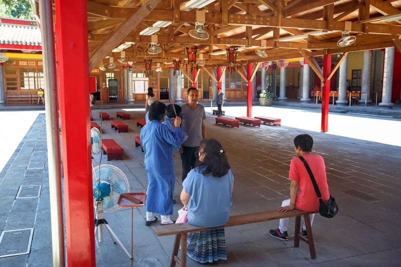 三峽白雞行修宮|讓人心靈沉澱放鬆的恩主公廟,收驚求籤時間 - 第2張圖 三峽白雞行修宮|讓人心靈沉澱放鬆的恩主公廟,收驚求籤時間