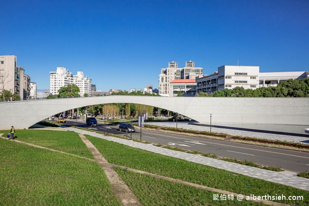 桃園平鎮1895乙未保台紀念公園(乙未之環、希望之泉、沙池、攀岩滑石子溜滑梯) - 第15張圖 桃園平鎮1895乙未保台紀念公園(乙未之環、希望之泉、沙池、攀岩滑石子溜滑梯)