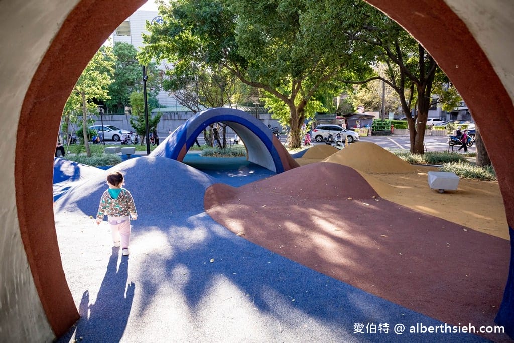 桃園平鎮1895乙未保台紀念公園(乙未之環、希望之泉、沙池、攀岩滑石子溜滑梯) - 第21張圖 桃園平鎮1895乙未保台紀念公園(乙未之環、希望之泉、沙池、攀岩滑石子溜滑梯)