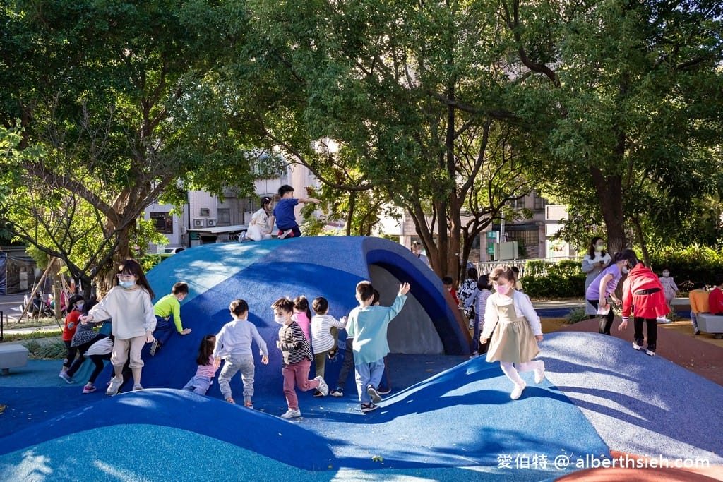 桃園平鎮1895乙未保台紀念公園(乙未之環、希望之泉、沙池、攀岩滑石子溜滑梯) - 第22張圖 桃園平鎮1895乙未保台紀念公園(乙未之環、希望之泉、沙池、攀岩滑石子溜滑梯)