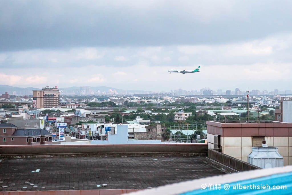 桃園大園101景觀餐廳（全亞洲賞機高度最高的看飛機餐廳）
