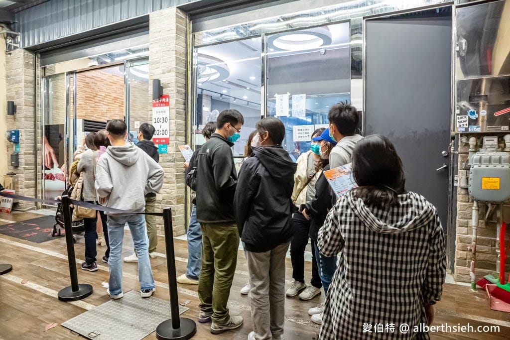 台南文章牛肉湯安平總店（網評破萬，在地熱搜超人氣大排長龍的牛肉湯）