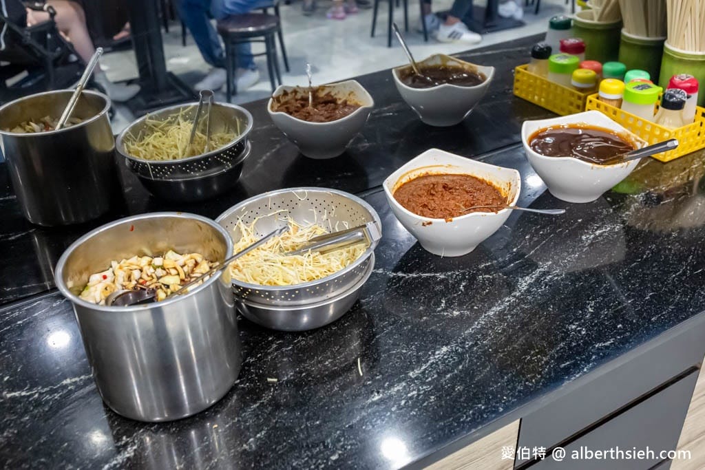 台南文章牛肉湯安平總店（網評破萬，在地熱搜超人氣大排長龍的牛肉湯）