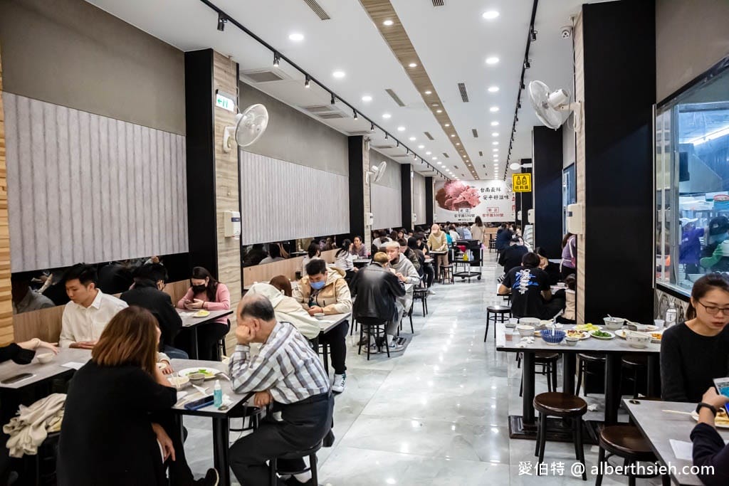 台南文章牛肉湯安平總店（網評破萬，在地熱搜超人氣大排長龍的牛肉湯）
