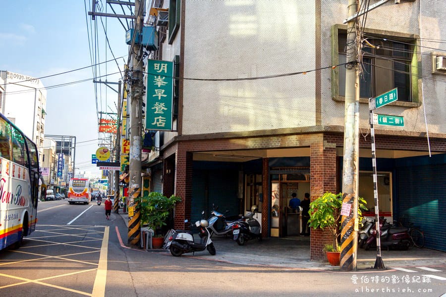 桃園明峰早餐店｜在地排隊早餐推薦，豬排漢堡，三明治肉排