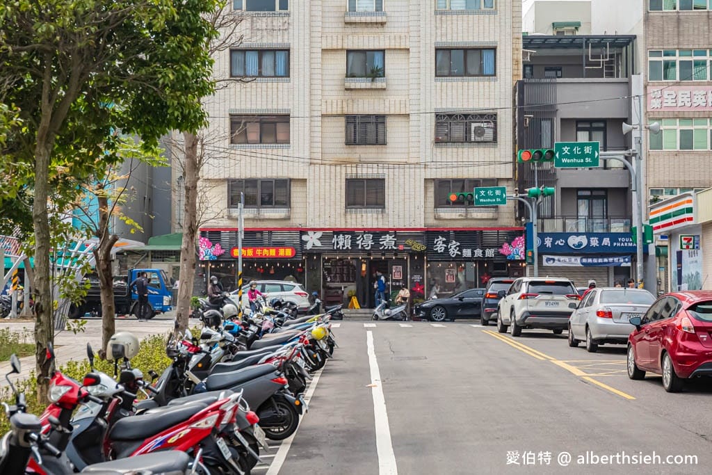 桃園親子景點推薦｜平鎮文化公園，交通號誌為主題的溜滑梯攀爬網