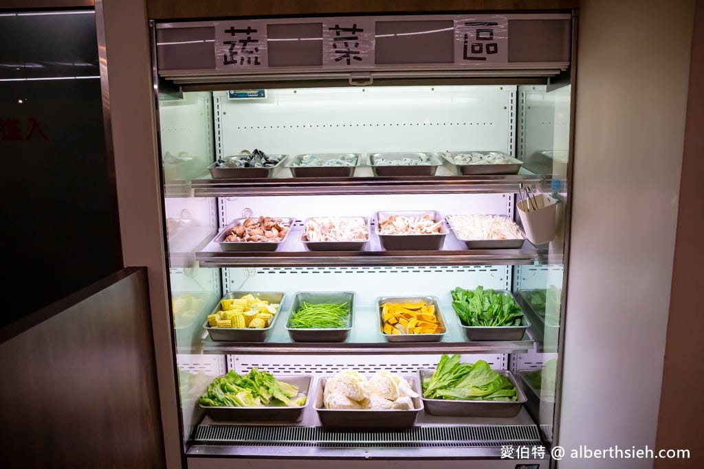 林口海世界複合式碳烤店｜新北海鮮吃到飽，菜單價格，魚肉熟食