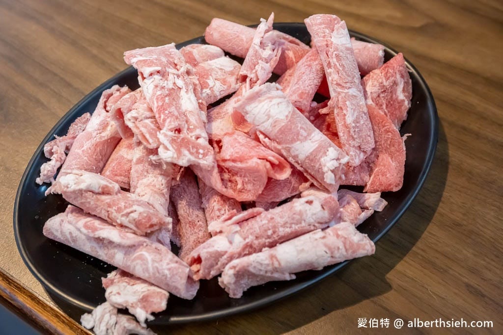 林口海世界複合式碳烤店｜新北海鮮吃到飽，菜單價格，魚肉熟食