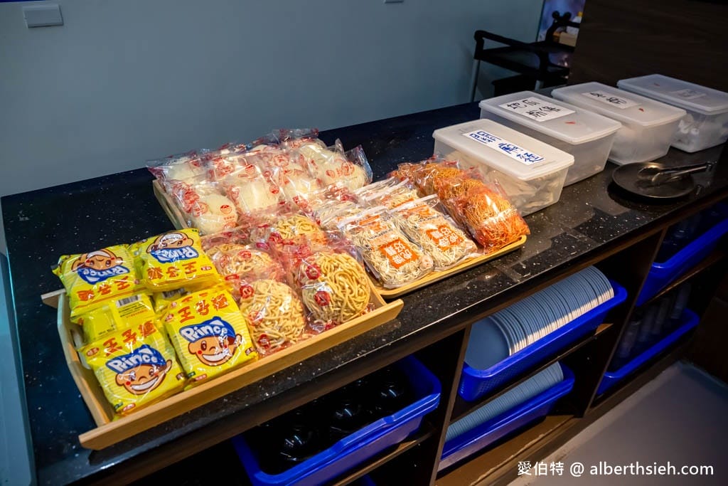 林口海世界複合式碳烤店｜新北海鮮吃到飽，菜單價格，魚肉熟食
