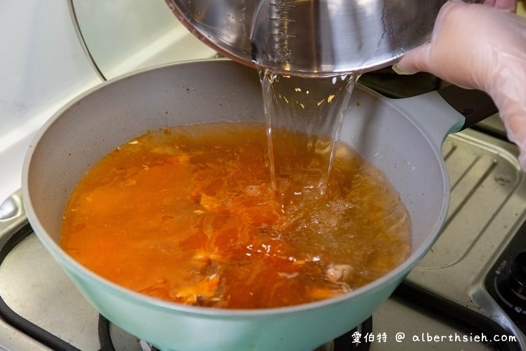 茄汁鯖魚麵做法食譜（濃郁的茄汁香氣滑順麵條，也不會有腥味喔）