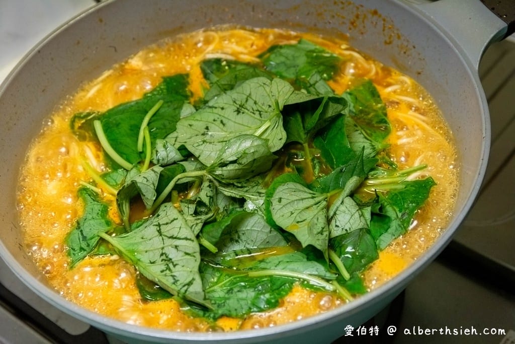 茄汁鯖魚麵做法食譜（濃郁的茄汁香氣滑順麵條，也不會有腥味喔）