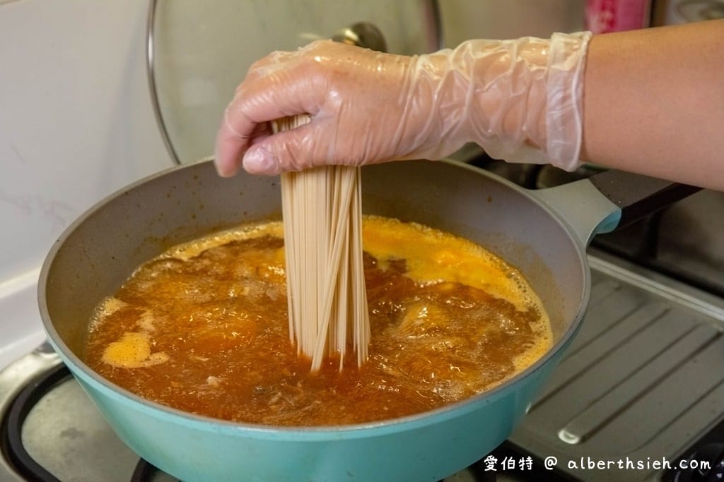 茄汁鯖魚麵做法食譜（濃郁的茄汁香氣滑順麵條，也不會有腥味喔）
