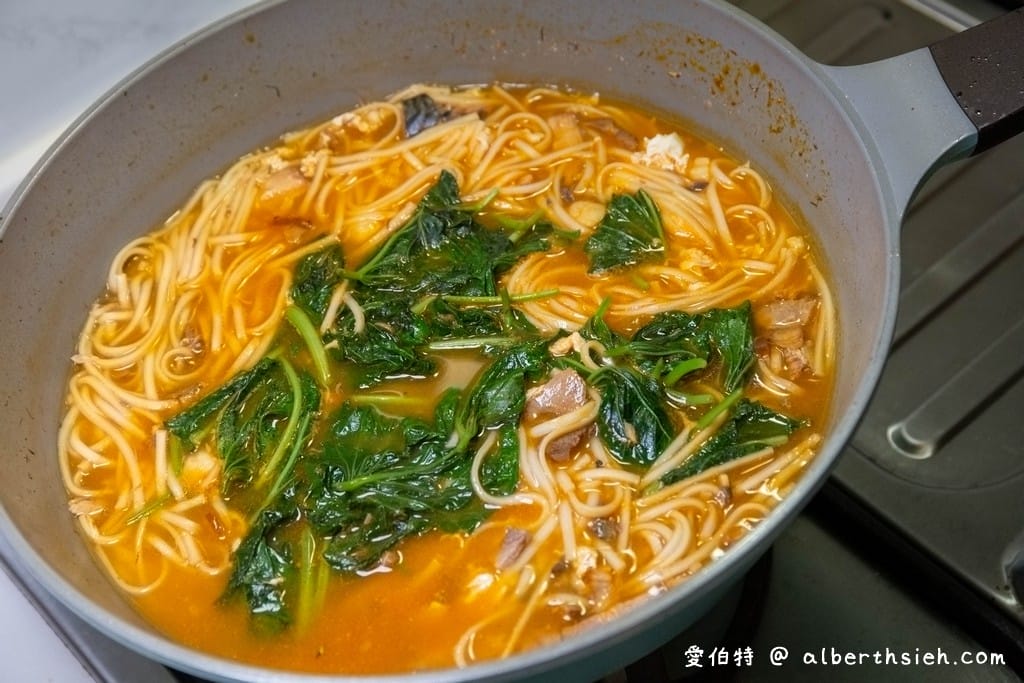 茄汁鯖魚麵做法食譜（濃郁的茄汁香氣滑順麵條，也不會有腥味喔）