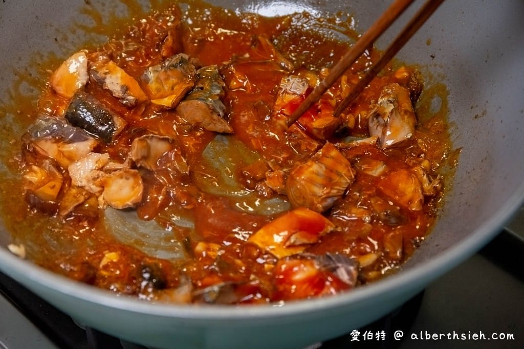 茄汁鯖魚麵做法食譜（濃郁的茄汁香氣滑順麵條，也不會有腥味喔）