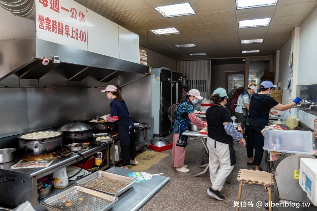 桃園南門市場必吃早餐｜林記水煎包，在地30年排隊店，香甜脆口