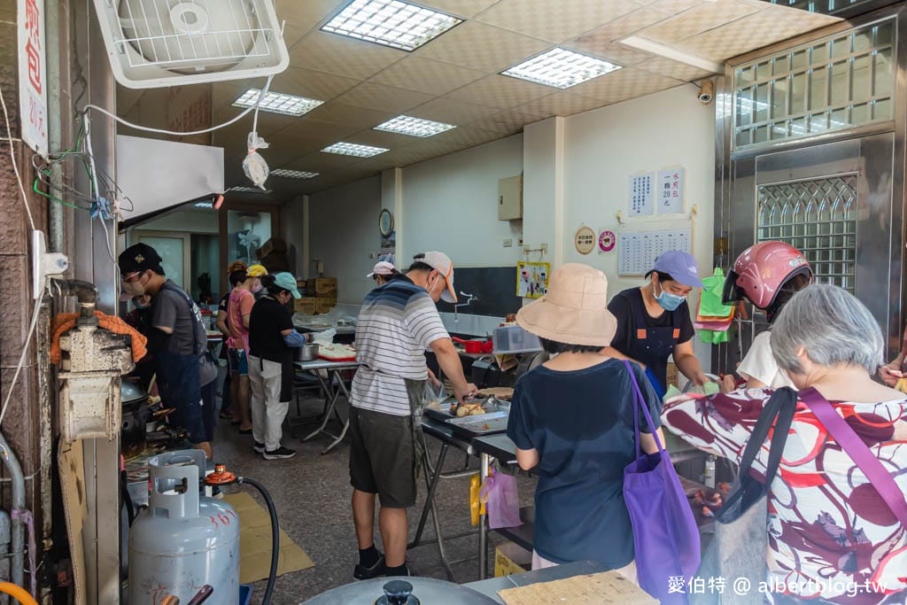桃園南門市場必吃早餐｜林記水煎包，在地30年排隊店，香甜脆口