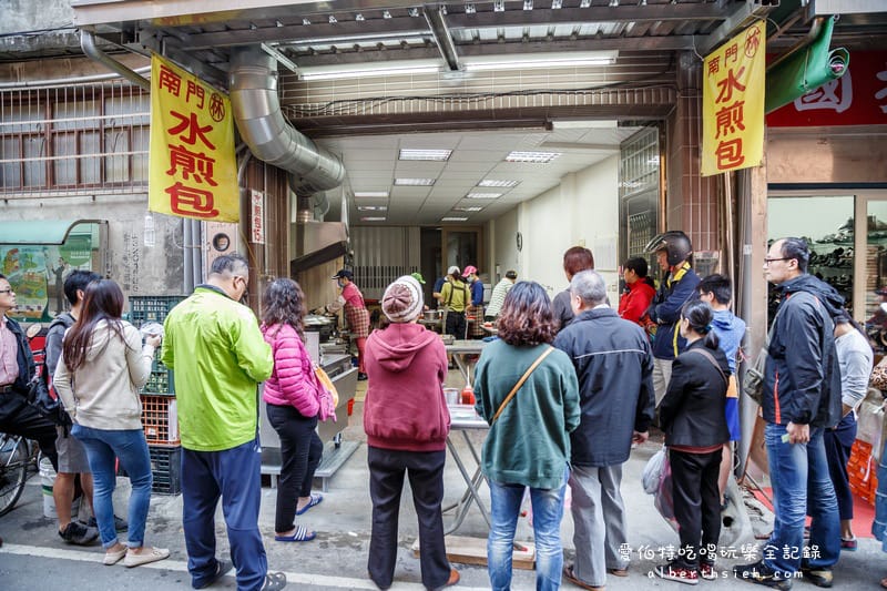 桃園南門市場必吃早餐｜林記水煎包，在地30年排隊店，香甜脆口