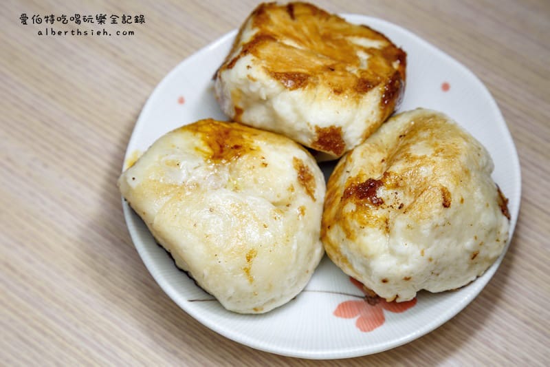 桃園南門市場必吃早餐｜林記水煎包，在地30年排隊店，香甜脆口