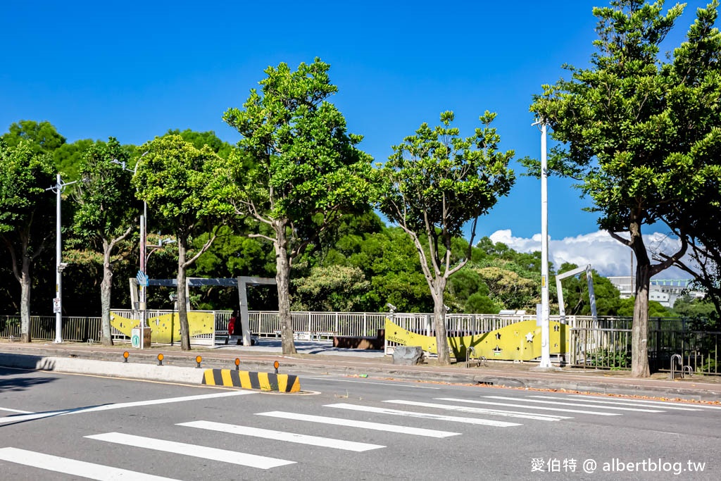 林口仁愛路觀景台（免爬山搭公車就可到，遠眺大台北盆地美景） @愛伯特