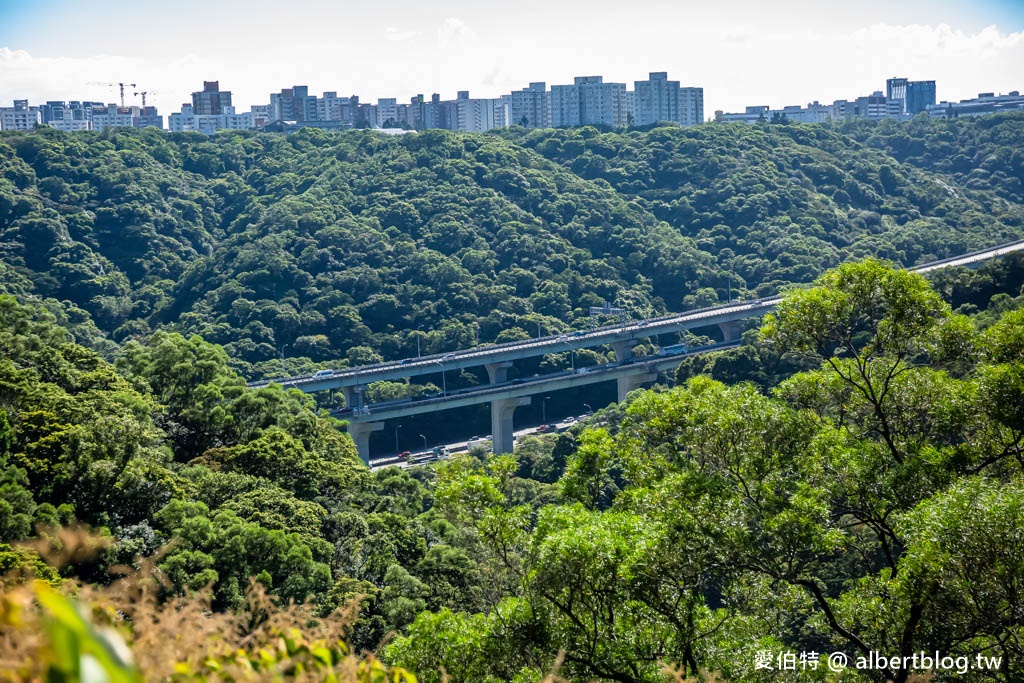 林口新寮景觀步道（秘境觀景台鳥瞰中山高五楊高架） @愛伯特