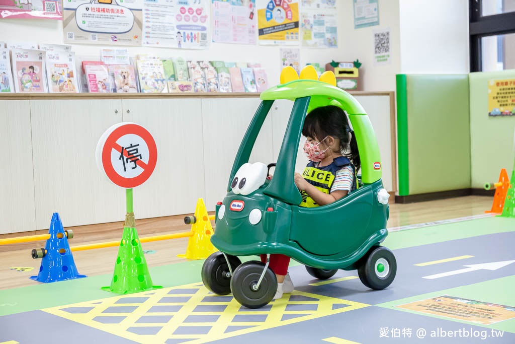 中壢龍福親子館｜桃園免費親子景點，龍岡忠貞市場旁 @愛伯特