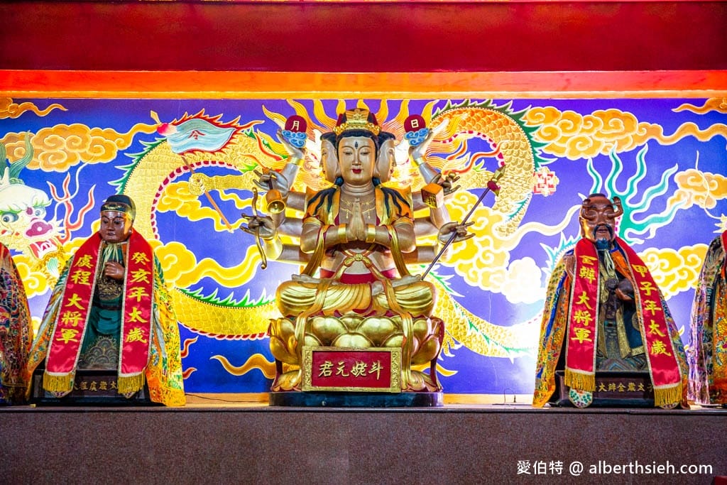 高雄關帝廟|高雄關聖帝君廟,全台十大月老廟求姻緣、貼金箔求財 - 第39張圖 高雄關帝廟|高雄關聖帝君廟,全台十大月老廟求姻緣、貼金箔求財
