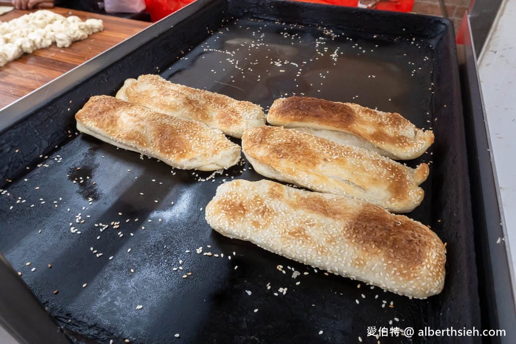 阿華師豆漿店｜桃園早餐美食推薦，燒餅油條，豪邁皮Q大蛋餅