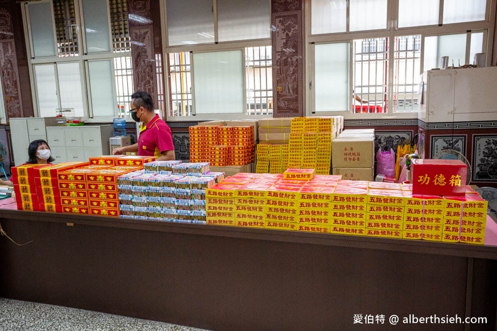 高雄關帝廟|高雄關聖帝君廟,全台十大月老廟求姻緣、貼金箔求財 - 第10張圖 高雄關帝廟|高雄關聖帝君廟,全台十大月老廟求姻緣、貼金箔求財