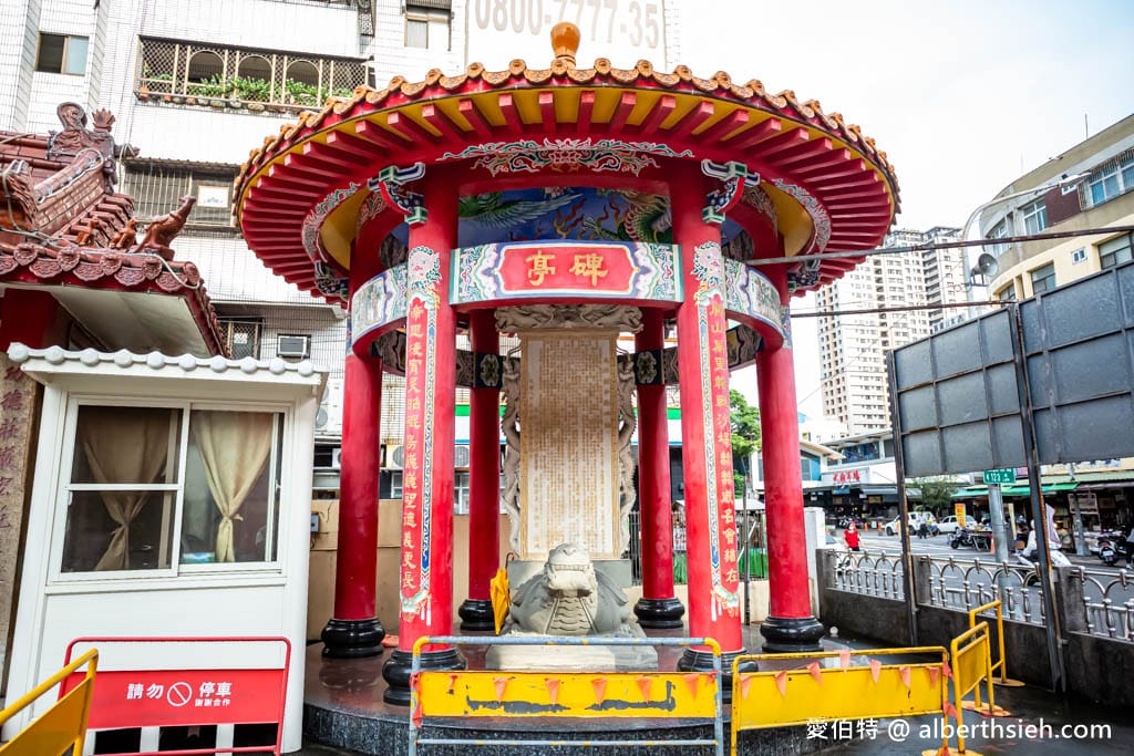 高雄關帝廟|高雄關聖帝君廟,全台十大月老廟求姻緣、貼金箔求財 - 第5張圖 高雄關帝廟|高雄關聖帝君廟,全台十大月老廟求姻緣、貼金箔求財