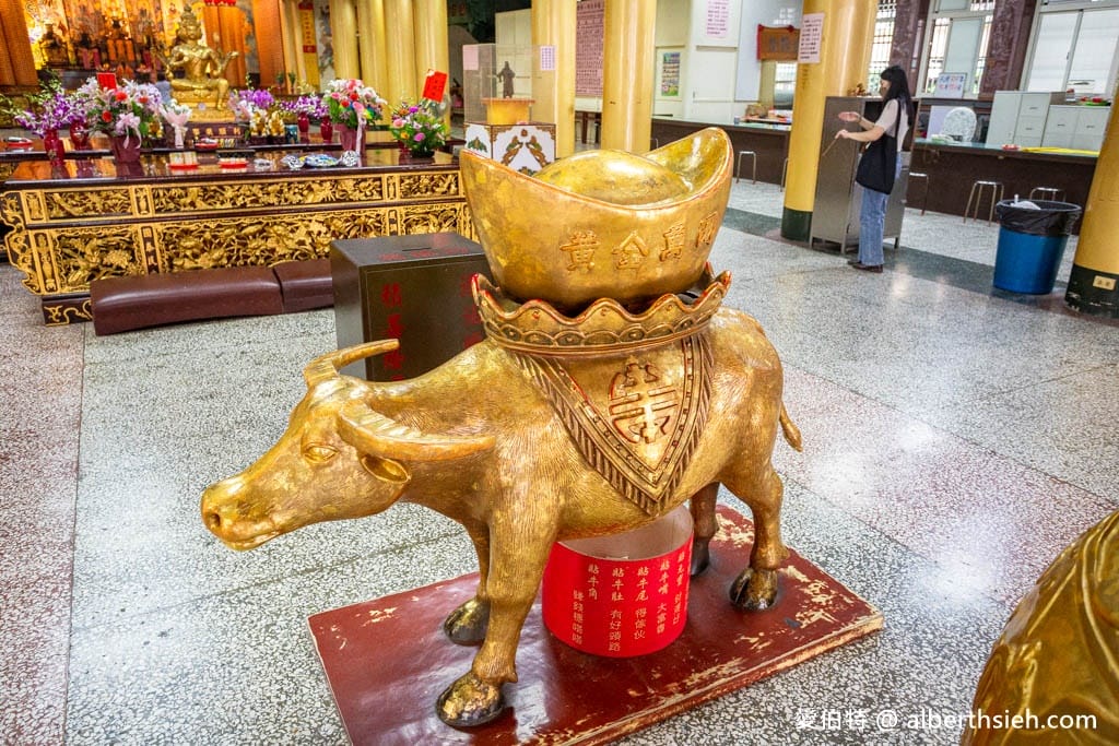 高雄關帝廟|高雄關聖帝君廟,全台十大月老廟求姻緣、貼金箔求財 - 第11張圖 高雄關帝廟|高雄關聖帝君廟,全台十大月老廟求姻緣、貼金箔求財