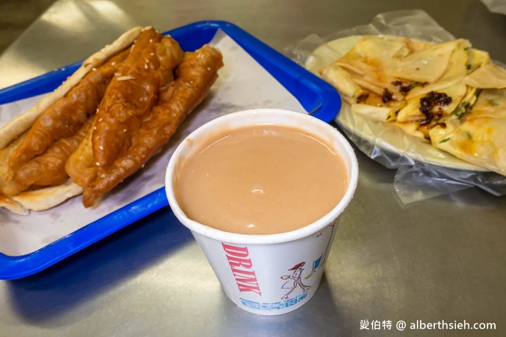 阿華師豆漿店｜桃園早餐美食推薦，燒餅油條，豪邁皮Q大蛋餅