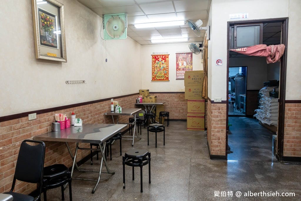 阿華師豆漿店｜桃園早餐美食推薦，燒餅油條，豪邁皮Q大蛋餅