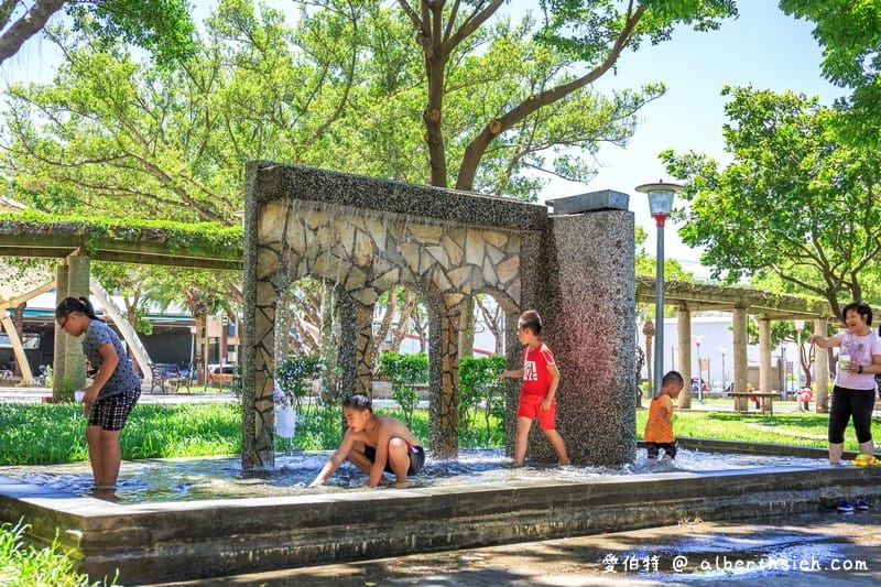 永康公園．桃園親子景點（蜜蜂磨石溜滑梯/瓢蟲攀爬架/尿布型盪鞦韆/戲水池）